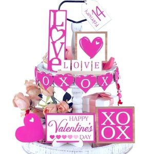 15 piece Valentine’s Day Tray Decoration.